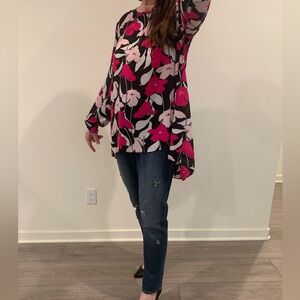 Vince Camuto a-line floral print tunic with elongated peplum back. M